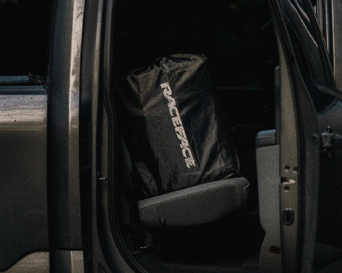 Race Face Stash Tailgate Pad (Black) (Full) - view 4